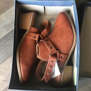 Universal Thread Boots